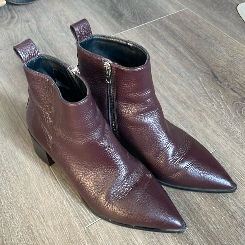 Everlane Boss Boot in Burgundy